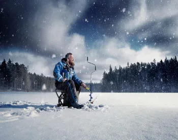 Зимова риболовля-2024: коли стане крига, на що клює, як вибрати місце