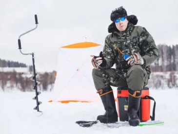 Спорядження для зимової риболовлі: повний список необхідного