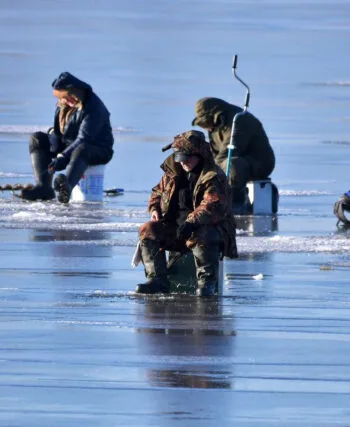 Як безпечно виходити на лід узимку: основні правила