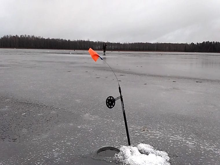 Жерлица с вертикальной стойкой