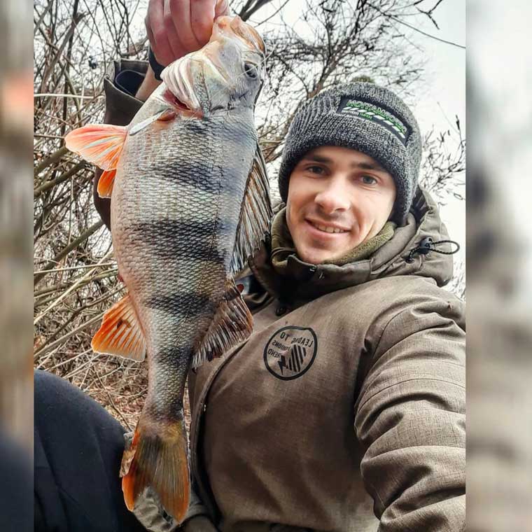 Зимова риболовля: трофейний окунь на спінінг. Фото 2