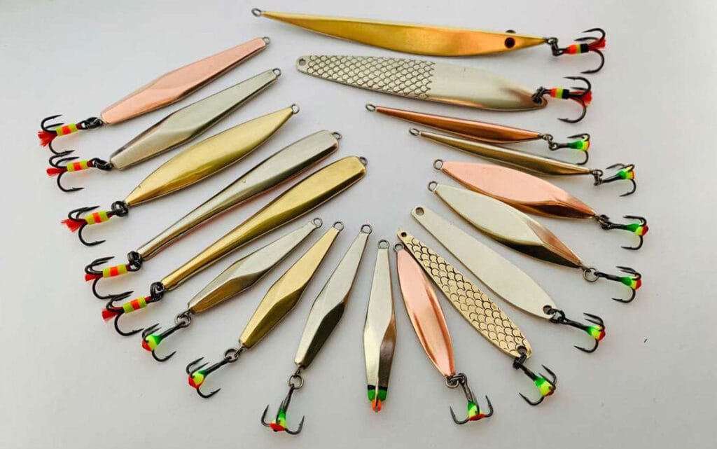 Чому рибалки вибирають вертикальні блешні взимку