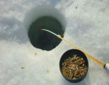 Рыболовы раскрыли секреты насадки мормыша на мормышку