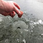 Рыболовы раскрыли секреты насадки мормыша на мормышку