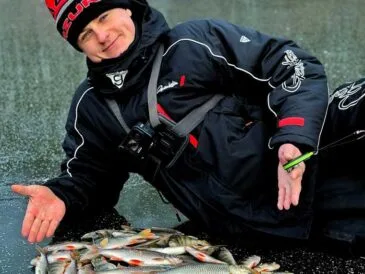 Справжня зима прийшла: українські рибалки ловлять окуня на мормишку