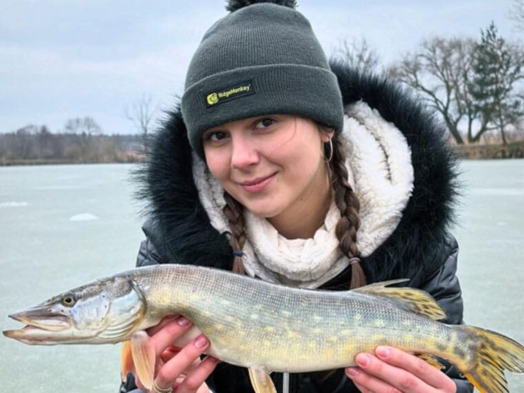 Зимова риболовля на Львівщині: міцний лід та азарт хижака