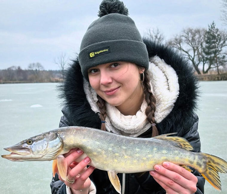 Зимова риболовля на Львівщині: міцний лід та азарт хижака