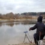 Які поплавці найкраще працюють на мілководді навесні?