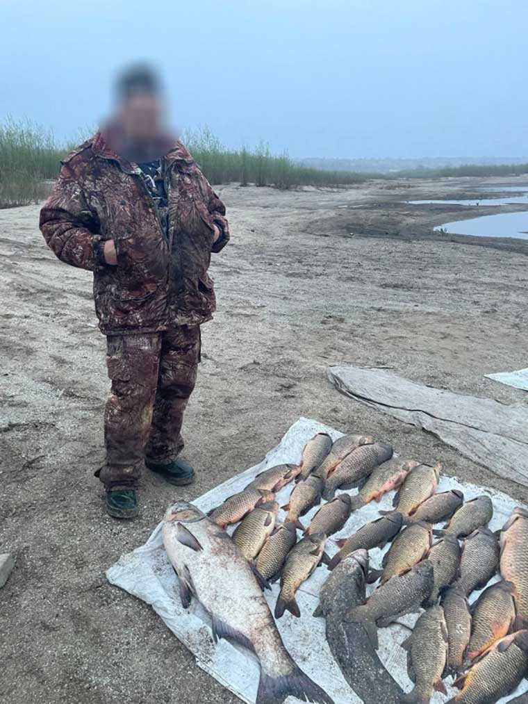 Незаконний улов на Дніпрі: сітка, човен і суд попереду