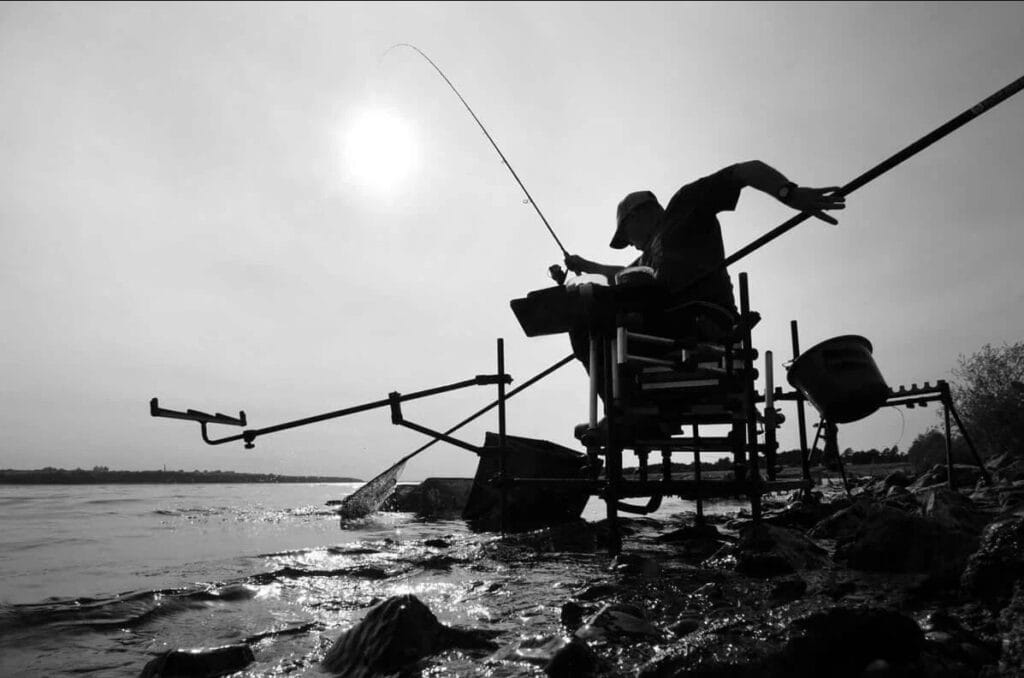 Фідерна ловля ляща на березі Дніпра