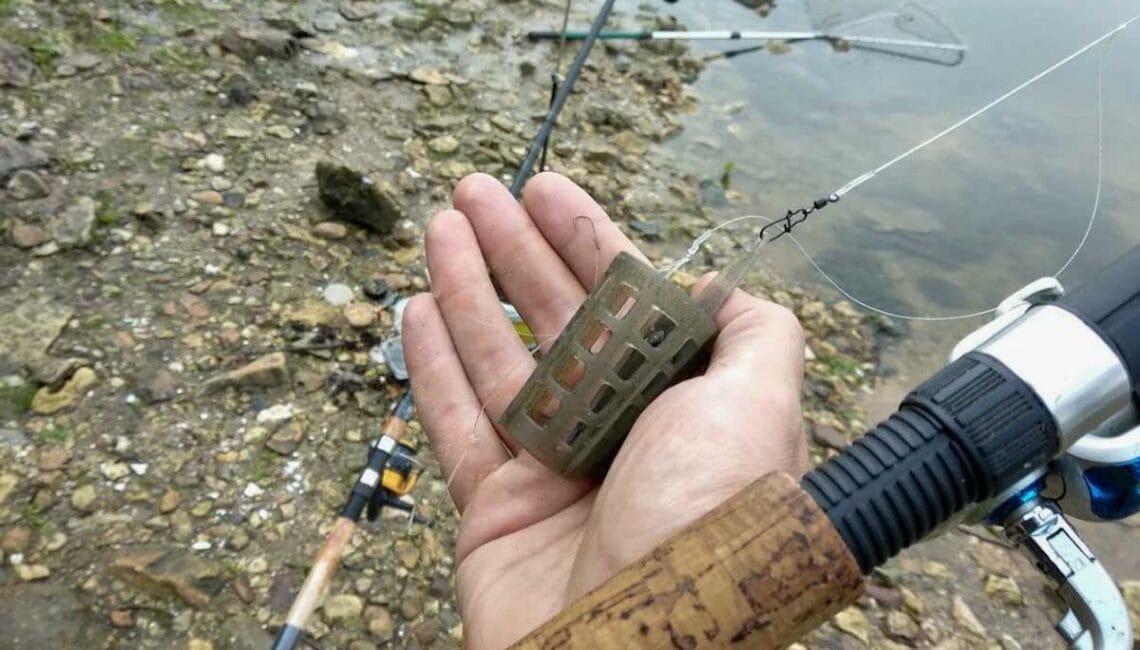 Який фідерний монтаж краще вибрати, щоб уникнути перехльостів під час закидання?