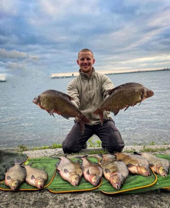 Королівський лящ на фідер: рибалка поділився своїм трофейним уловом