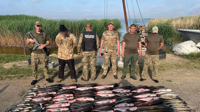 Браконьєрський "улов" на 320 тисяч: рибалці на Одещині загрожує строк