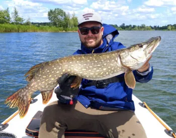 Харківський рибалка спіймав щуку 4 кг та здивував своїм вчинком