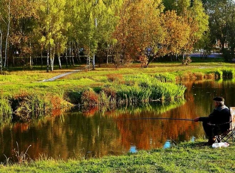 Календарь рыбака на сентябрь 2025: когда и где клюет