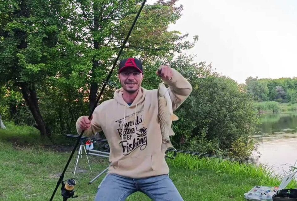 Карповая рыбалка: амуры у берега и рыба на мели