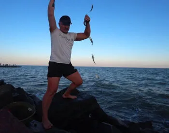 Морська риболовля в Одесі: відра ставриди на самодур