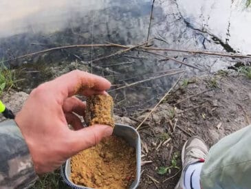 Прикормка в кормушку на карася, которая работает за 15 минут