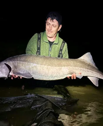 На Львівщині рибалка спіймав осетра вагою близько 28 кг