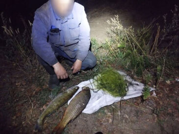 В Запорожье на Днепре задержан браконьер с сеткой