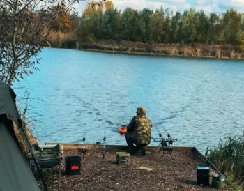 Як ловити коропа в жовтні: поради експерта по холодній воді