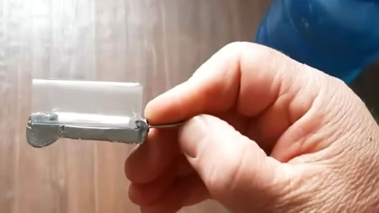 Как сделать неубиваемую фидерную кормушку из пластиковой бутылки — видеоинструкция