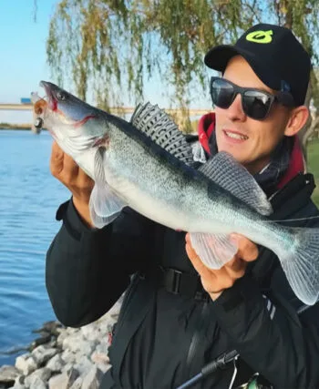 Кльов на Самарі: судак та окунь активні біля Дніпра