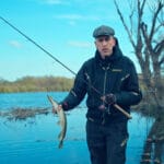 Трофейный монстр: на Львовщине рыболов поймала 24-килограммового осетра