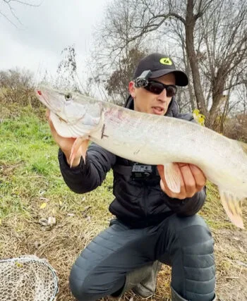Риболовля у Вінниці: 5 трофейних щук за годину на платній водоймі