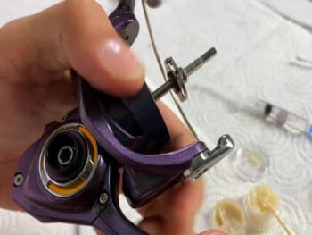 Як змастити котушку для риболовлі та подовжити їй життя