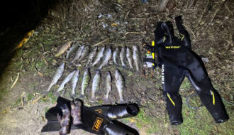 На Дніпропетровщині затримали браконьєрів-водолазів із рушницями