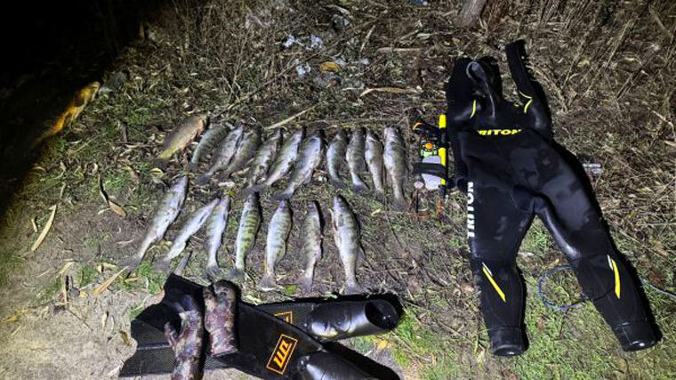 На Дніпропетровщині затримали браконьєрів-водолазів із рушницями