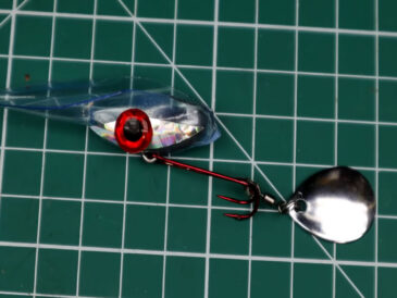 Блешня зі звичайної пляшки, яка летить як куля: проста саморобка для дальніх закидів