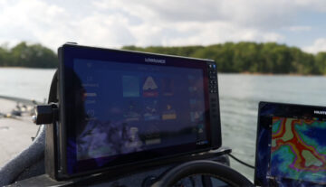 На екрані ехолота суцільне "сміття": чому це не помилка і що з цим робити