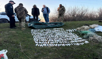 Сітки, човен і 348 пліток: на каналі Дунай–Сасик викрили незаконний вилов на понад пів мільйона гривень