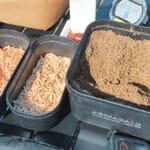 Что добавляют в прикормку опытные рыболовы весной: доступные компоненты, которые собирают рыбу быстрее