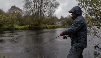 Як обрати одяг для риболовлі навесні: 3 шари, які реально захищають від вітру