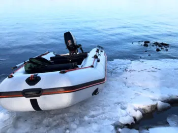 Як правильно зібрати та обкатати човен Kolibri KM-330d з мотором Suzuki 9.9