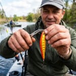 Червь вялый и не держится на крючке: 2 способа вернуть ему активность за минуты