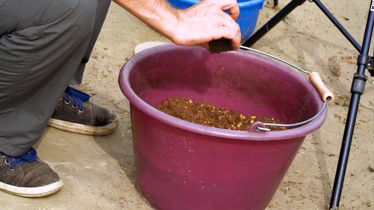 Прикормка перетворилася на клейку кашу