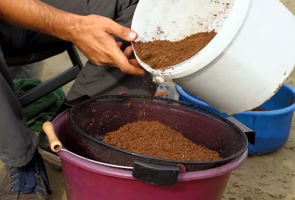 Прикормка превратилась в кашу: 3 рабочих способа спасти смесь и не остаться без клева