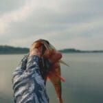 Как поймать крупного карася на боковой кивок при падении воды, если плотва сбивает тесто?