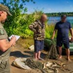 Ловля трофейного білого амура та товстолоба на поп-ап із дна: тактика великого улову