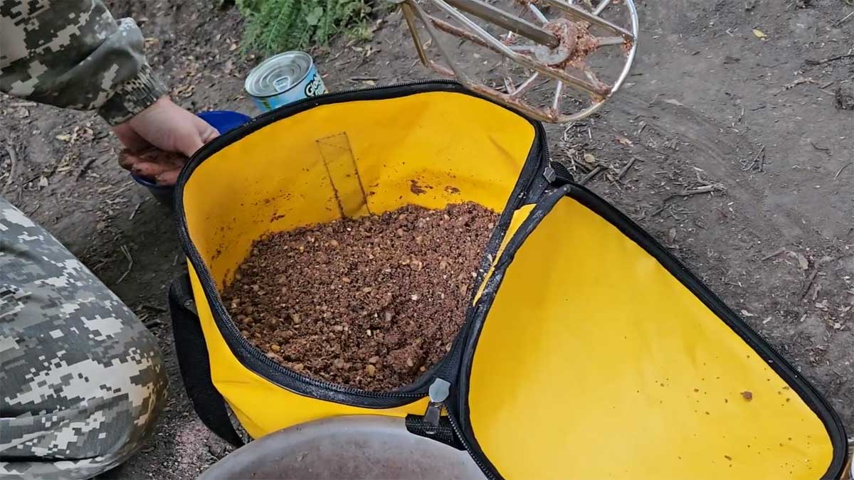 Ловля великого карася на фідер у серпні: секрет меленої коноплі та часникового пуфа