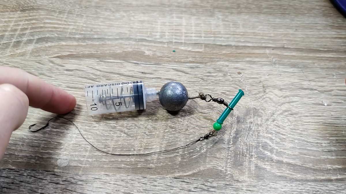 Оснастка из шприца на карпа: монтаж кормушки-инжектора