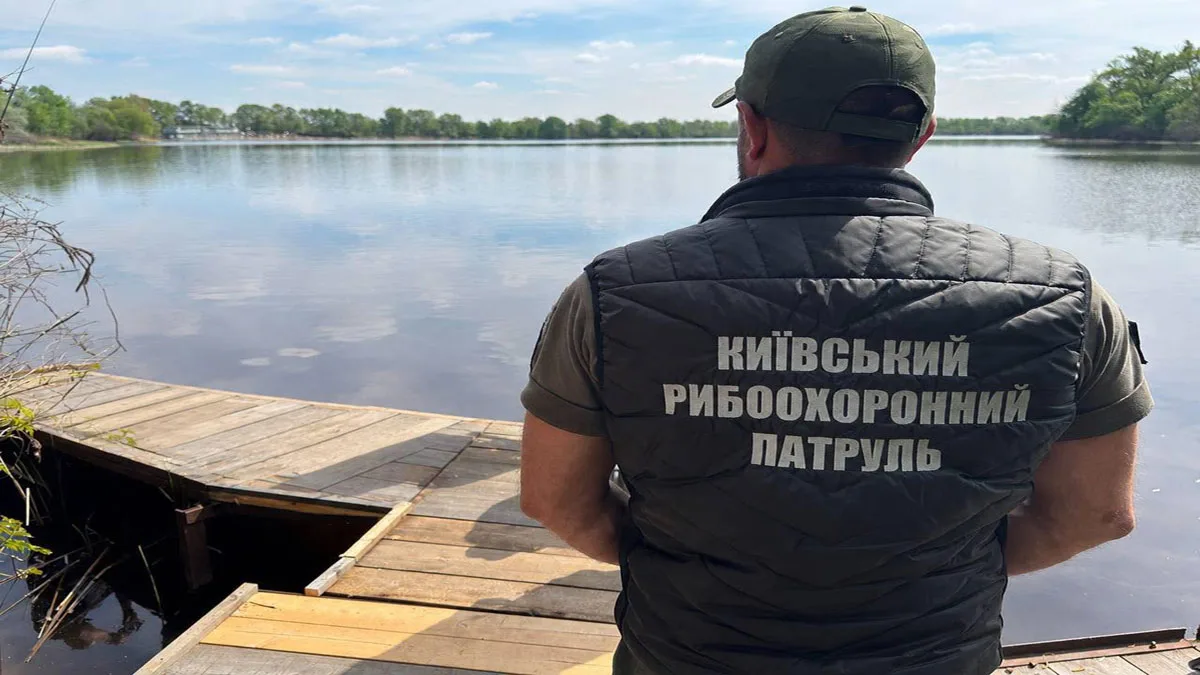 На Киевщине нашли сеть с рыбой и 12 кг сазана на рынке