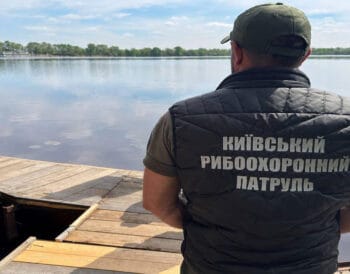 На Київщині знайшли сітку з рибою та 12 кг сазана на ринку