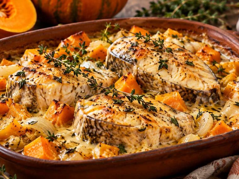 Запекаю осеннюю щуку с тыквой и сливками: мясо тает во рту, а кости совсем не чувствуются